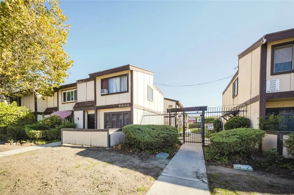 9318 Van Nuys Boulevard Unit 26, Panorama City, CA 91402 - Main photo, Panorama City, CA