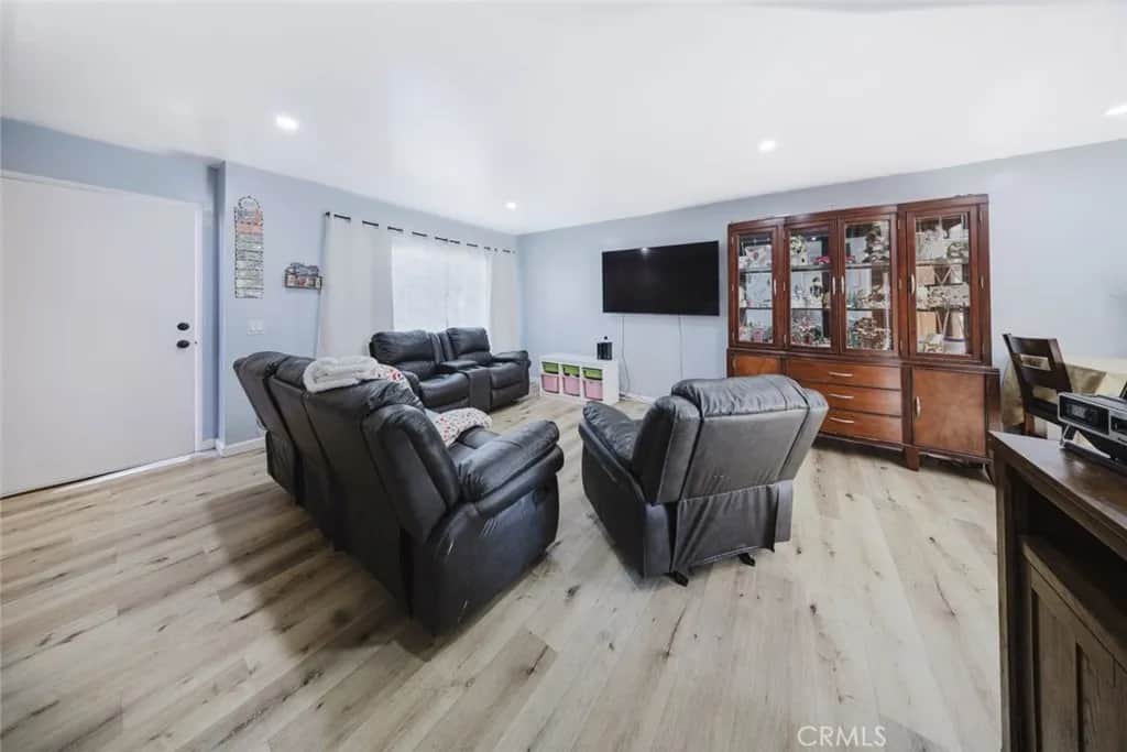 9318 Van Nuys Boulevard Unit 26, Panorama City, CA 91402 - Photo 4 of 37, Panorama City, CA