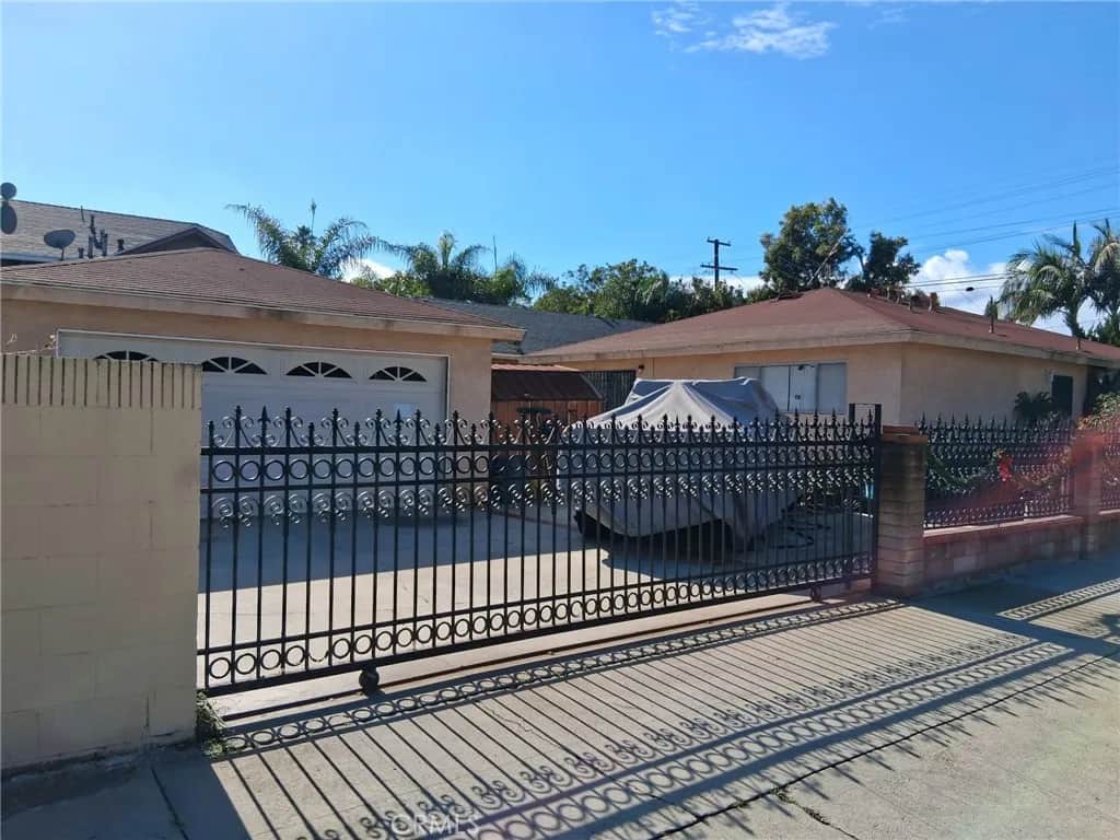 1056 N Fries, Wilmington, CA 90744 - Photo 4 of 15, Wilmington, CA