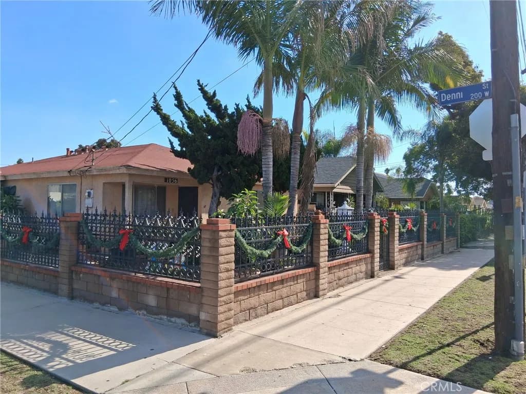 1056 N Fries, Wilmington, CA 90744 - Main photo, Wilmington, CA